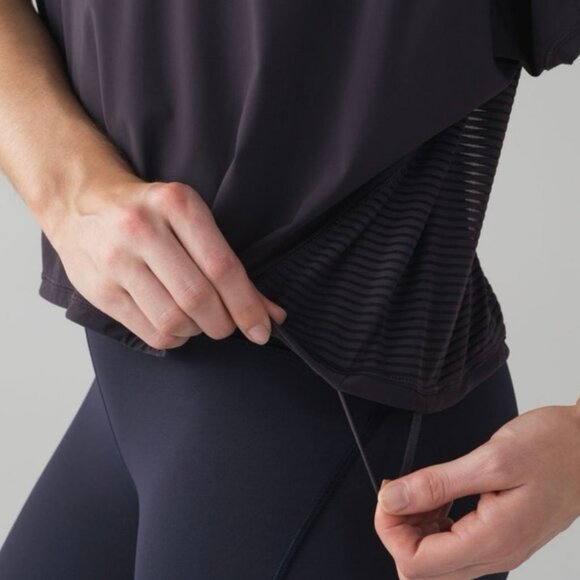 Lululemon Athletica Lean In Short Sleeve Boysenberry Purple Mesh Detail Size 6 - Picture 4 of 8